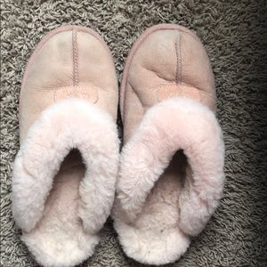 pink ugg splippers